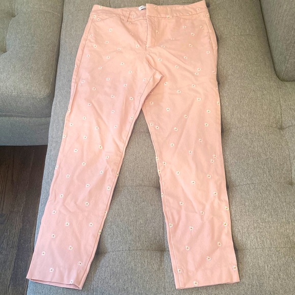 Old navy pixie pants size 8 pink w/daisies embroidered on - Picture 1 of 4
